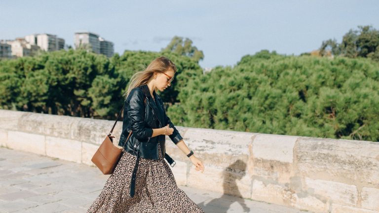 Quelle veste porter avec une robe longue ?