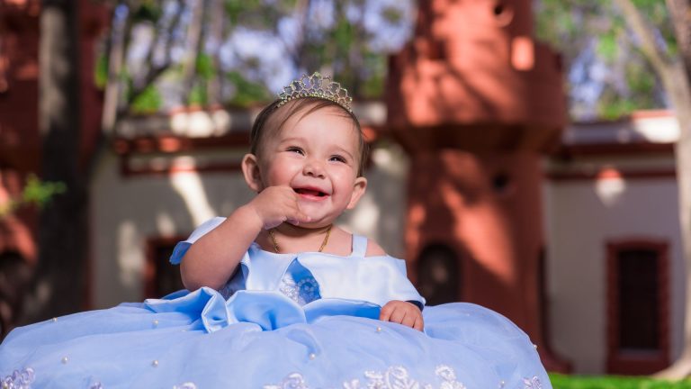 Robes de princesse Disney ou génériques : que préfèrent les filles ?