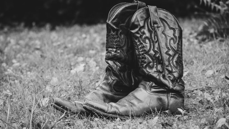 Santiags pour homme en cuir : modèles, qualité et entretien