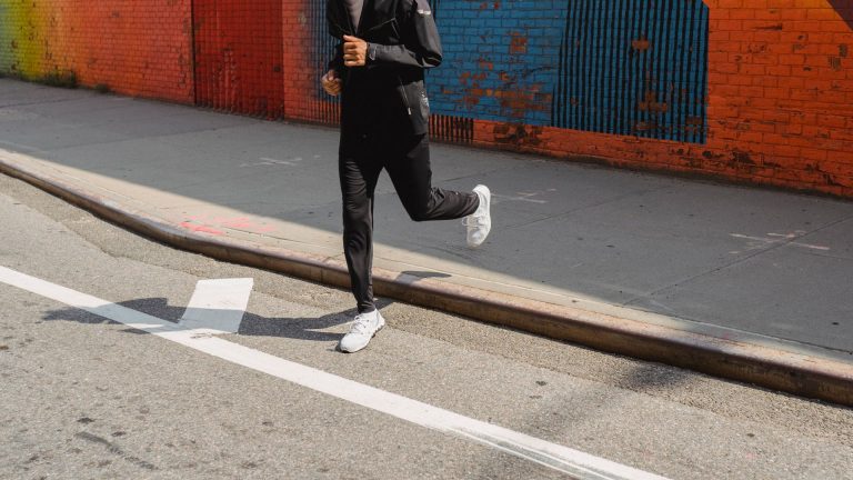 Style modeste et streetwear : adopter le sarouel jogging homme