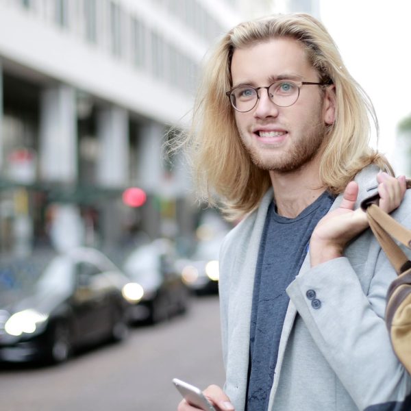Comment sublimer votre look par la coupe de cheveux homme long dégradé