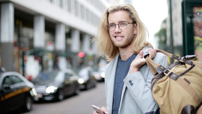 Comment sublimer votre look par la coupe de cheveux homme long dégradé