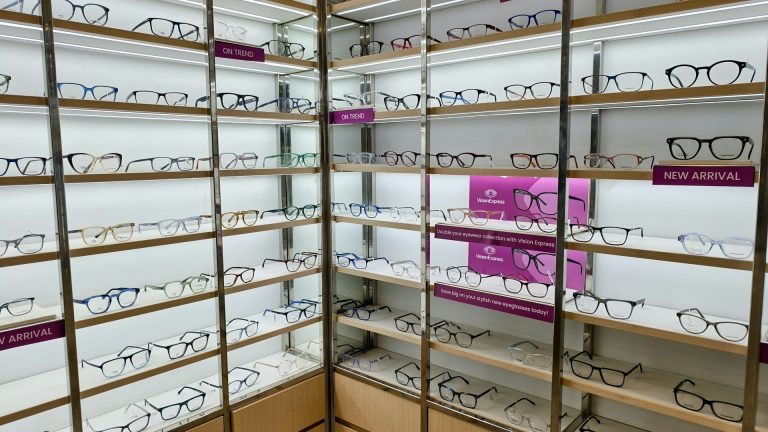Lunettes low-cost : faut-il craquer ? alternatives et comparatif